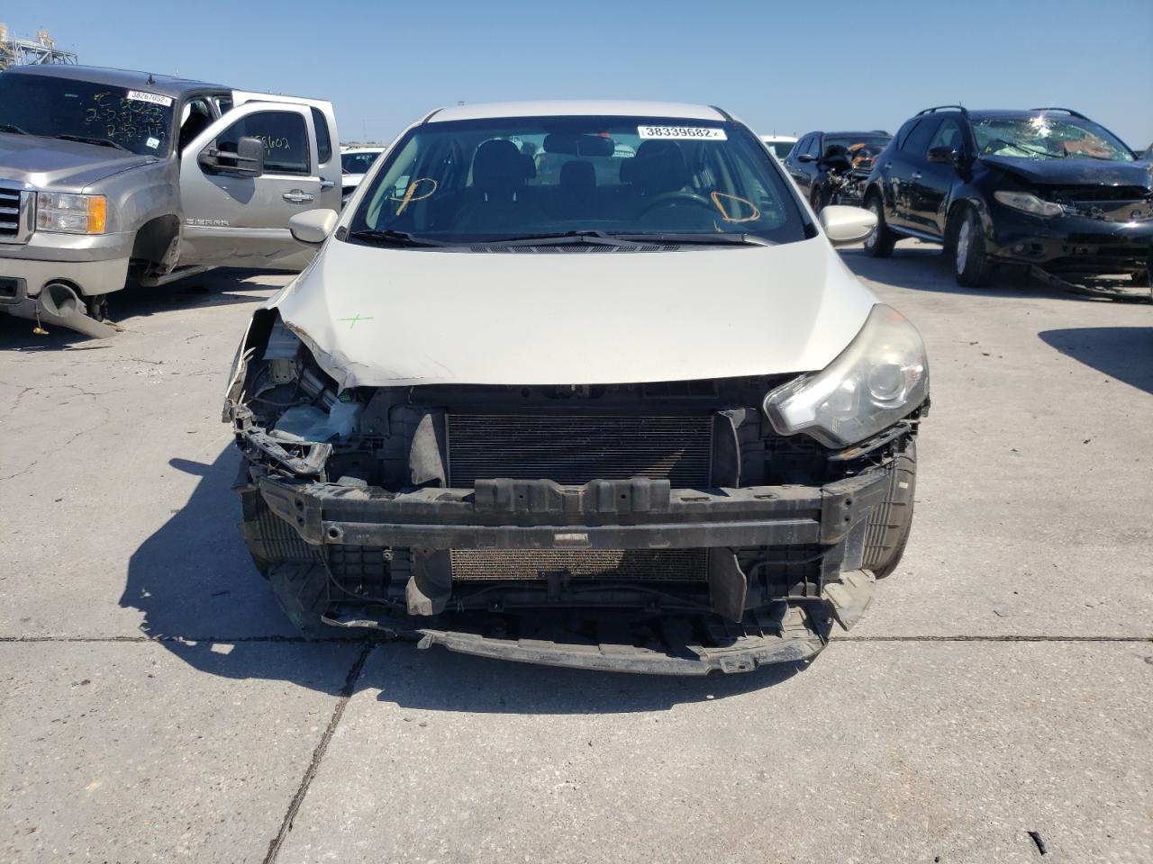 Photo 9 from auction – 2015 KIA FORTE LX with VIN KNAFK4A68F5419978
