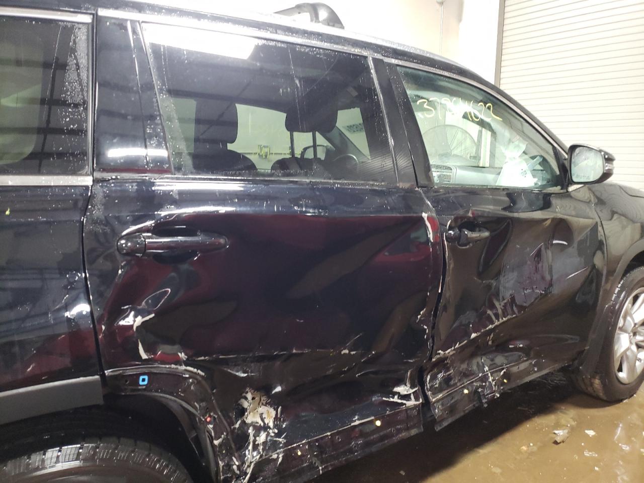 Photo 9 from auction – 2015 TOYOTA HIGHLANDER with VIN 5TDDKRFHXFS140236
