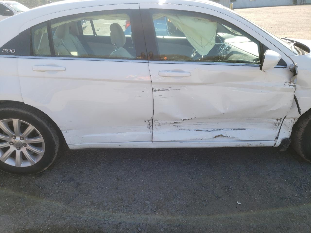 Photo 9 from auction – 2014 CHRYSLER 200 TOURIN with VIN 1C3CCBBB1EN186502