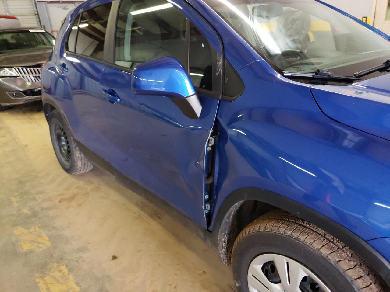 Photo 9 from auction – 2016 CHEVROLET TRAX LS with VIN KL7CJKSB8GB607442