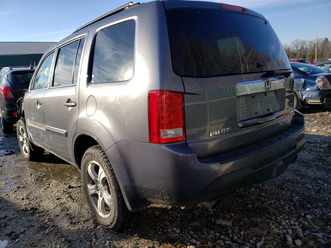 Photo 3 from auction – 2014 HONDA PILOT EX with VIN 5FNYF4H45EB045850