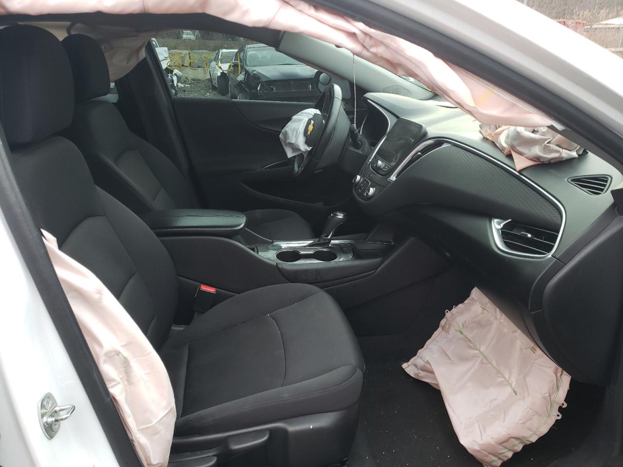Photo 5 from auction – 2016 CHEVROLET MALIBU LT with VIN 1G1ZE5ST4GF262715