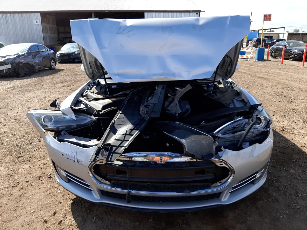 Photo 9 from auction – 2013 TESLA MODEL S with VIN 5YJSA1DP9DFP22528