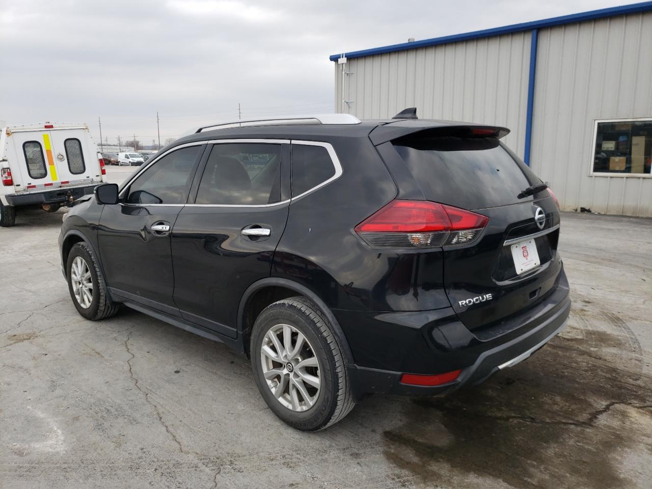 Photo 3 from auction – 2017 NISSAN ROGUE S with VIN KNMAT2MT7HP596156