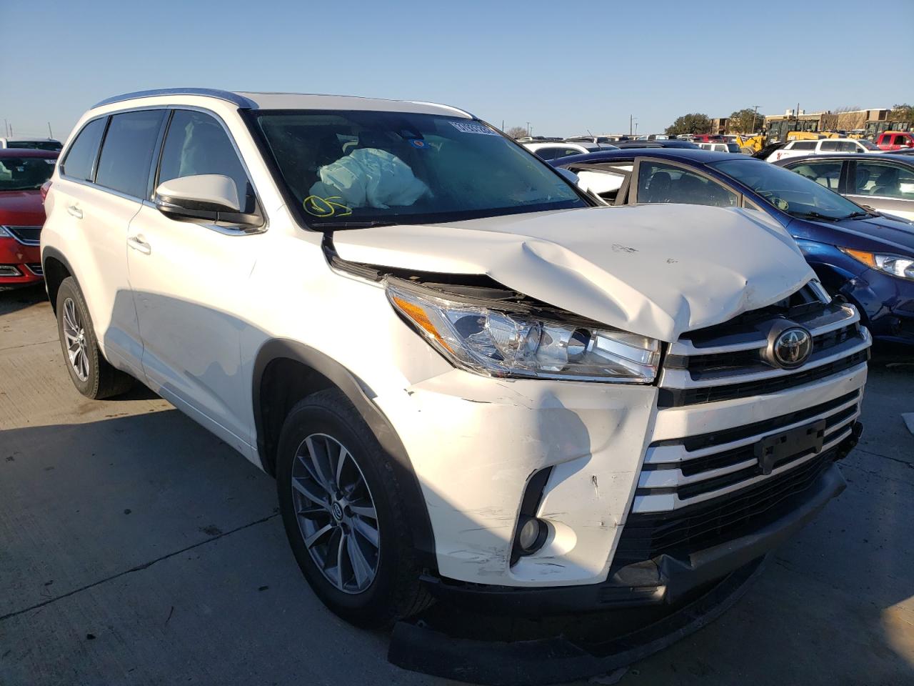 TOYOTA HIGHLANDER 2018 with VIN 5TDKZRFHXJS540468 - Photo from auction