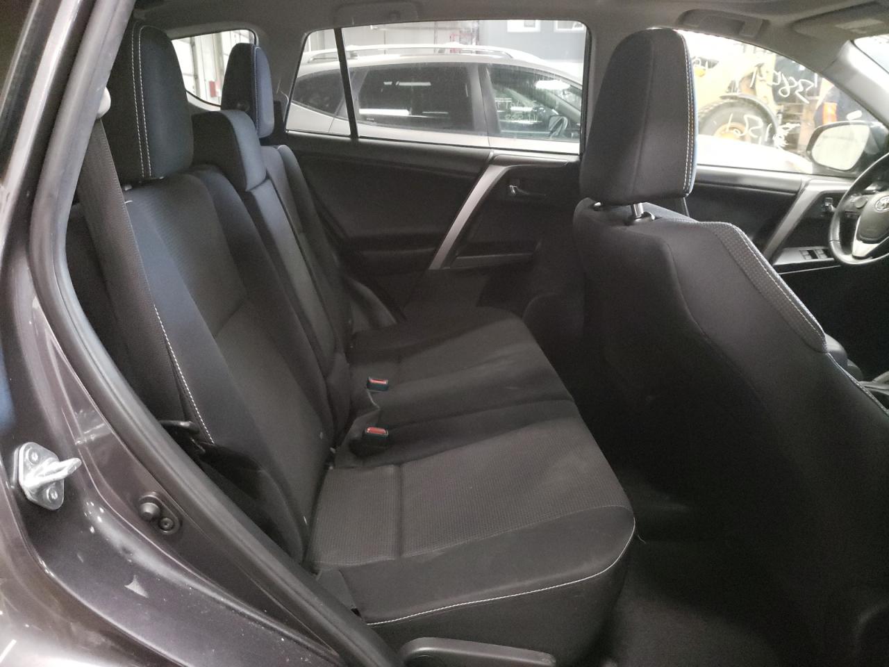 Photo 6 from auction – 2018 TOYOTA RAV4 ADVEN with VIN JTMRFREV7JJ196092