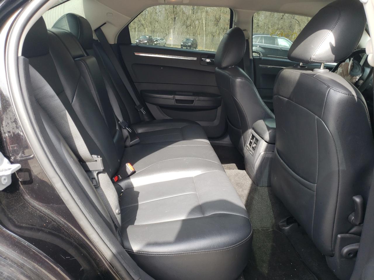Photo 6 from auction – 2010 CHRYSLER 300 TOURIN with VIN 2C3CA5CV2AH125839