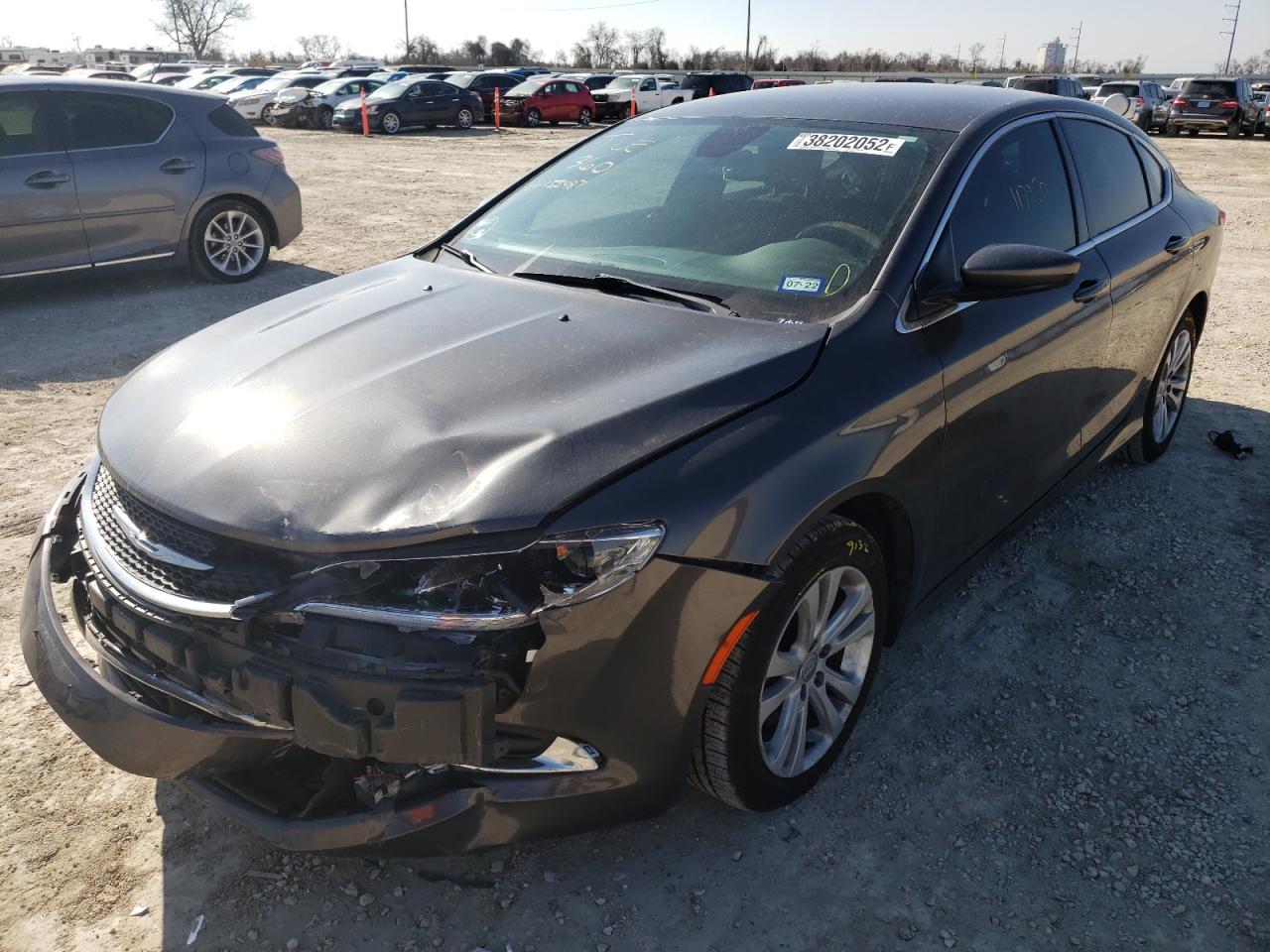 Photo 2 from auction – 2016 CHRYSLER 200 LIMITE with VIN 1C3CCCAB5GN155487