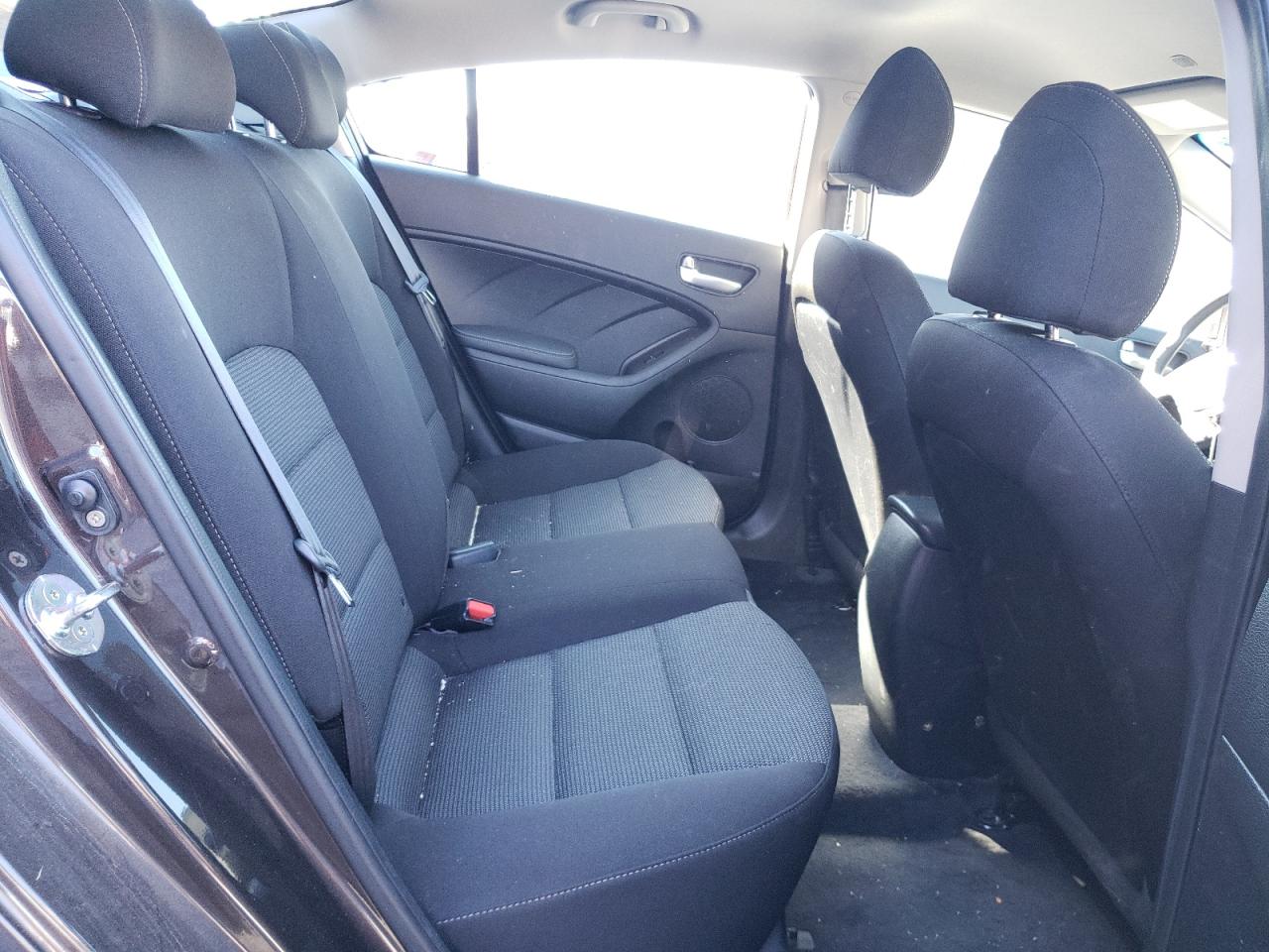 Photo 6 from auction – 2018 KIA FORTE LX with VIN 3KPFK4A75JE180804