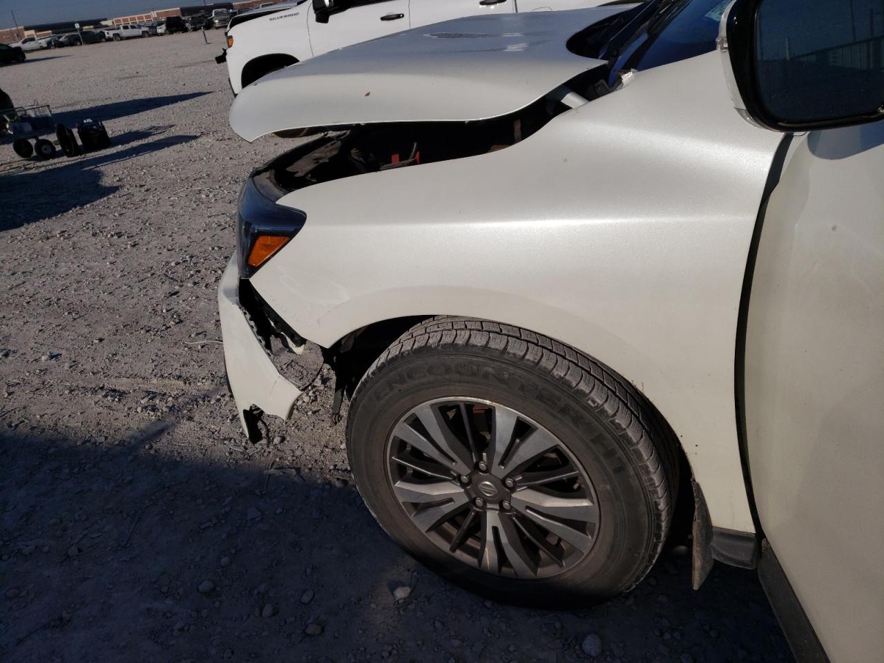 Photo 9 from auction – 2017 NISSAN PATHFINDER with VIN 5N1DR2MN5HC621510