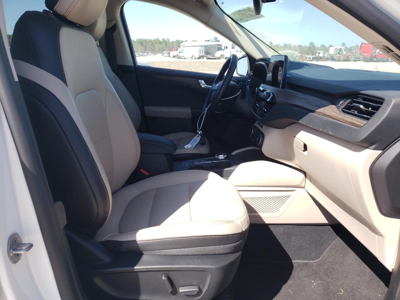 Photo 5 from auction – 2020 FORD ESCAPE TIT with VIN 1FMCU9J92LUB17641
