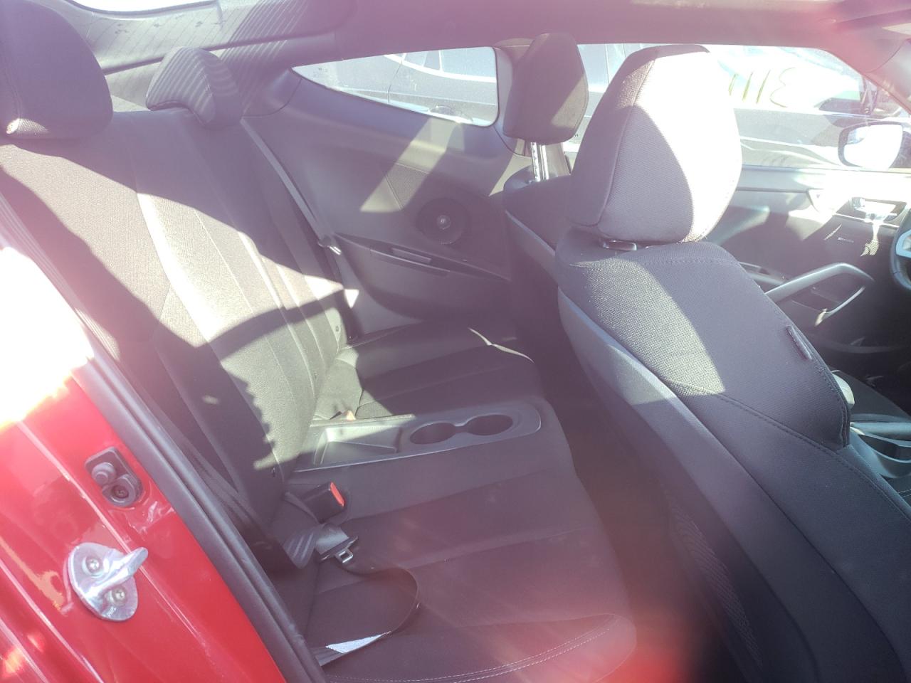 Photo 6 from auction – 2017 HYUNDAI VELOSTER with VIN KMHTC6AD0HU316894