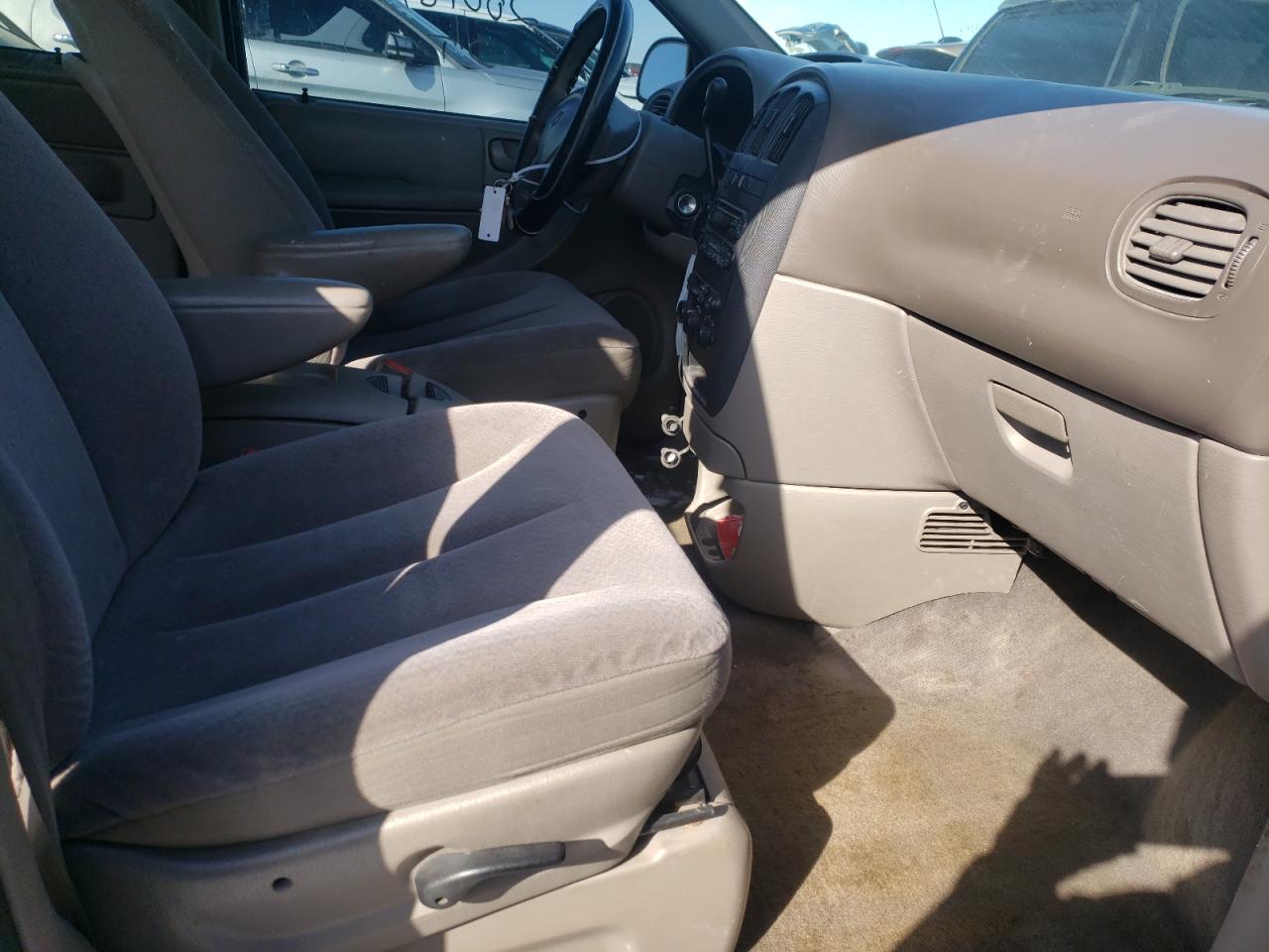 Photo 5 from auction – 2002 DODGE GRAND CARA with VIN 2B8GP74L22R522012