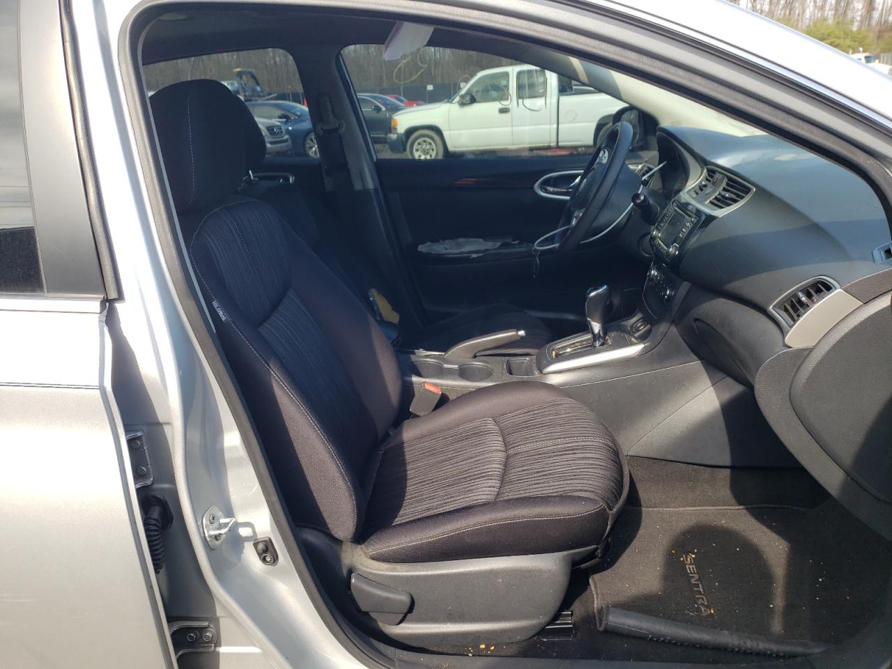Photo 5 from auction – 2017 NISSAN SENTRA S with VIN 3N1AB7AP2HY245602