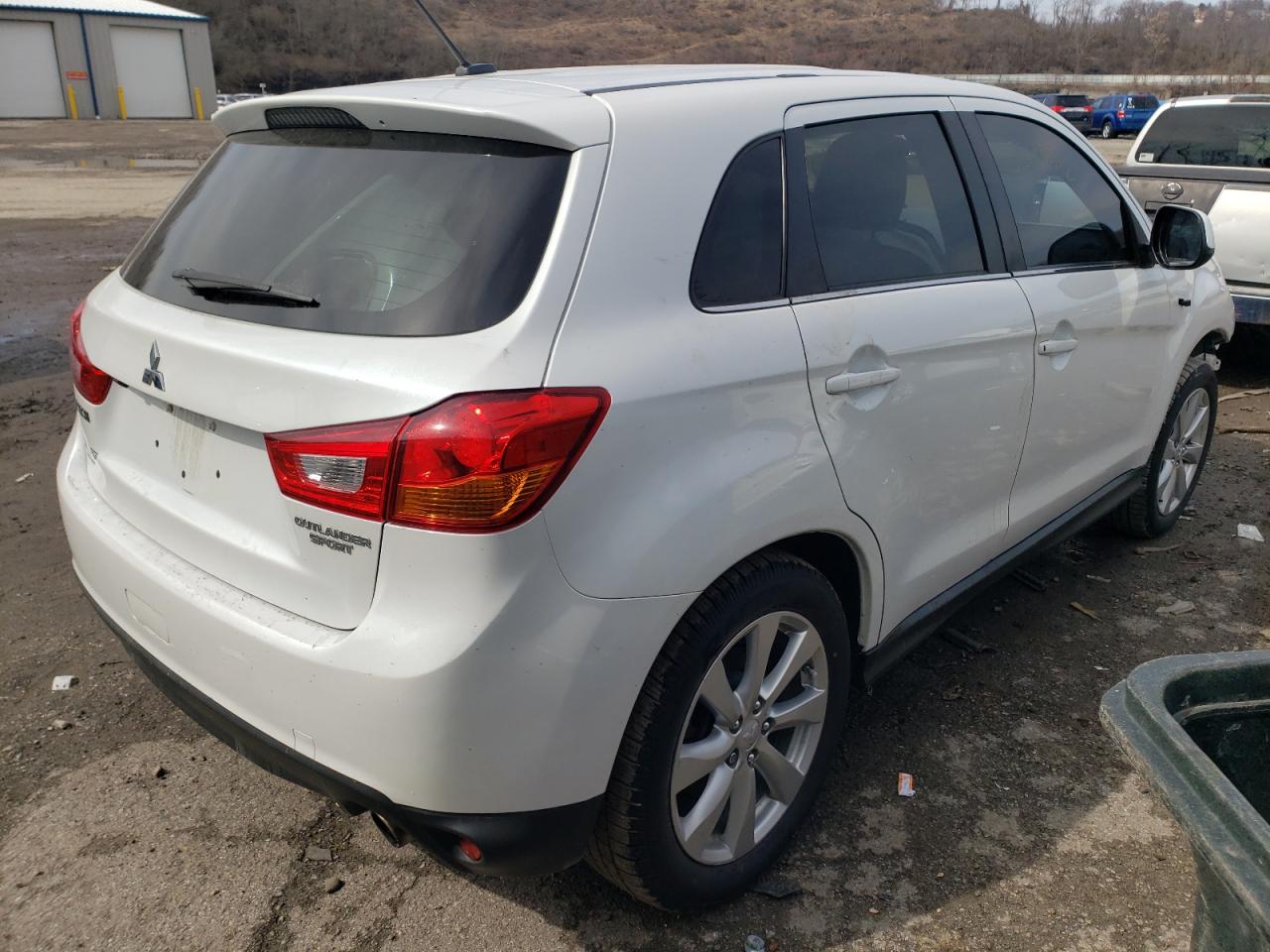 Photo 4 from auction – 2015 MITSUBISHI OUTLANDER with VIN 4A4AR4AU6FE055737