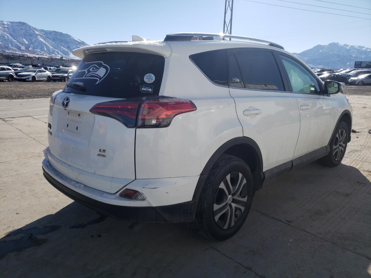Photo 4 from auction – 2016 TOYOTA RAV4 LE with VIN 2T3BFREV3GW471856