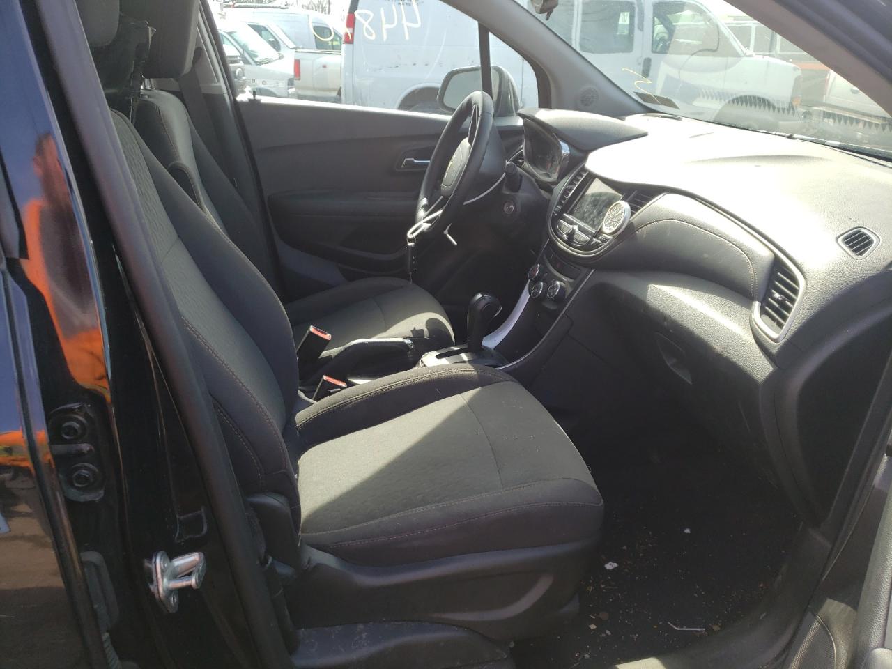Photo 5 from auction – 2019 CHEVROLET TRAX LS with VIN 3GNCJKSB7KL381055
