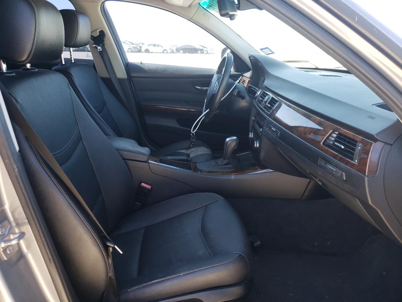 Photo 5 from auction – 2011 BMW 328 I SULE with VIN WBAPH5C53BA448397