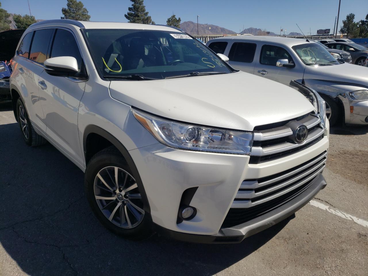 TOYOTA HIGHLANDER 2017 with VIN 5TDJZRFH1HS519465 - Photo from auction