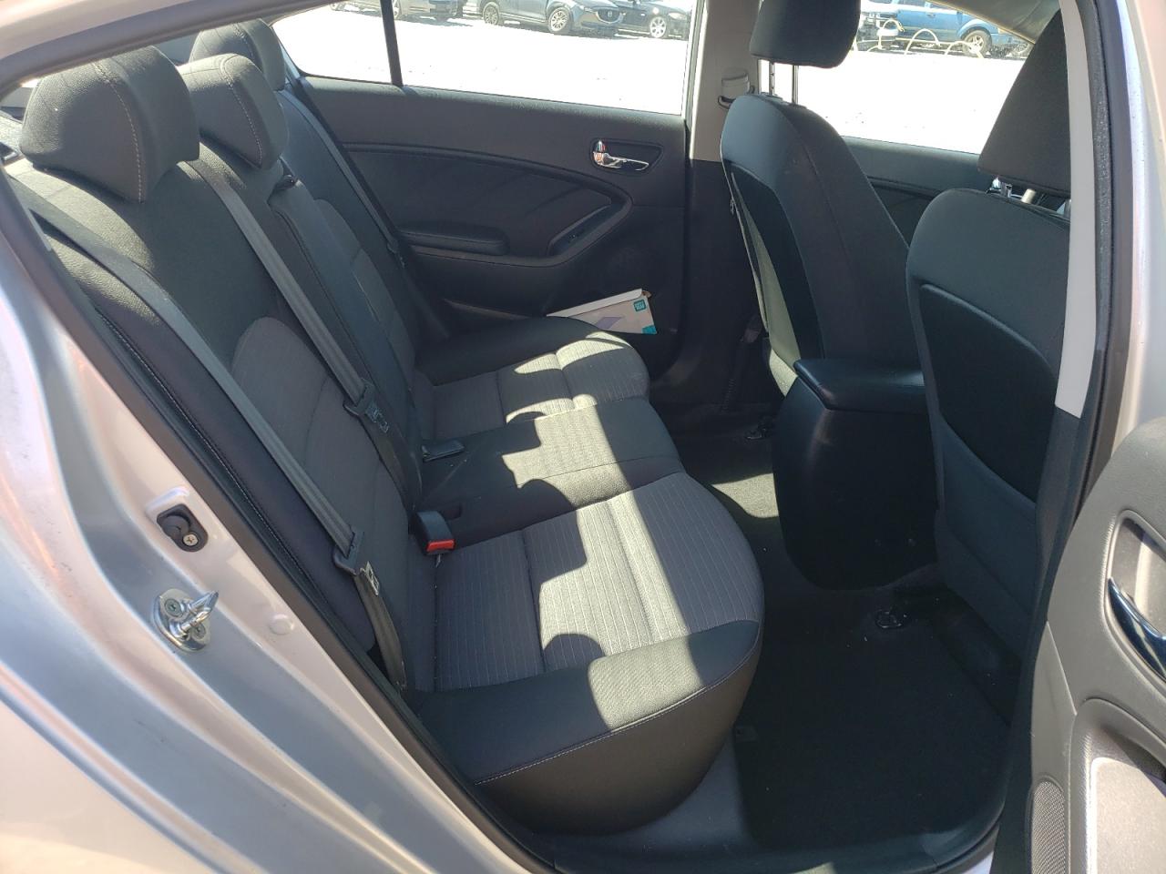 Photo 6 from auction – 2015 KIA FORTE LX with VIN KNAFX4A62F5325659