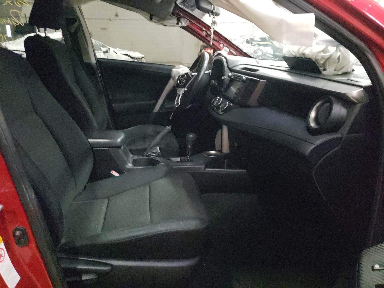 Photo 5 from auction – 2014 TOYOTA RAV4 LE with VIN JTMBFREV1EJ011560