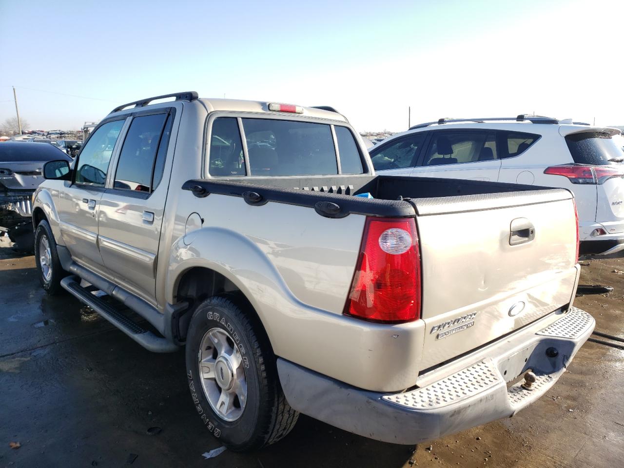 Photo 3 from auction – 2004 FORD EXPLORER S with VIN 1FMZU67K04UA61946