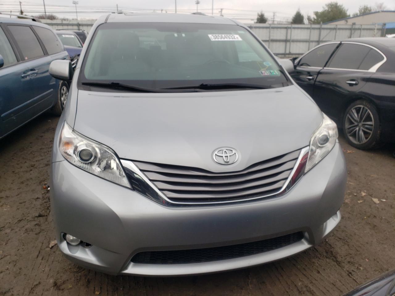 Photo 9 from auction – 2016 TOYOTA SIENNA XLE with VIN 5TDYK3DCXGS730752