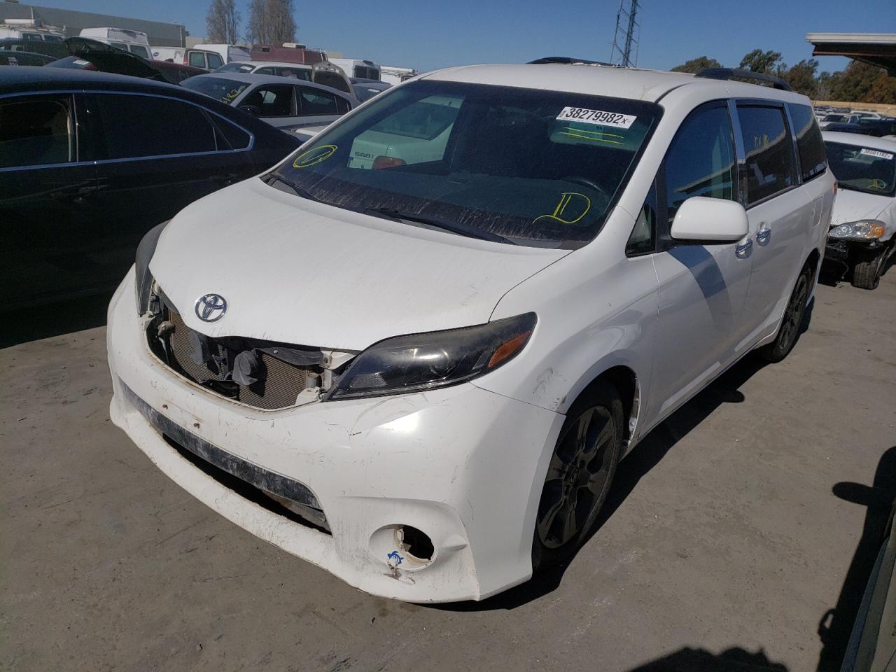 Photo 2 from auction – 2016 TOYOTA SIENNA SE with VIN 5TDXK3DC9GS697903