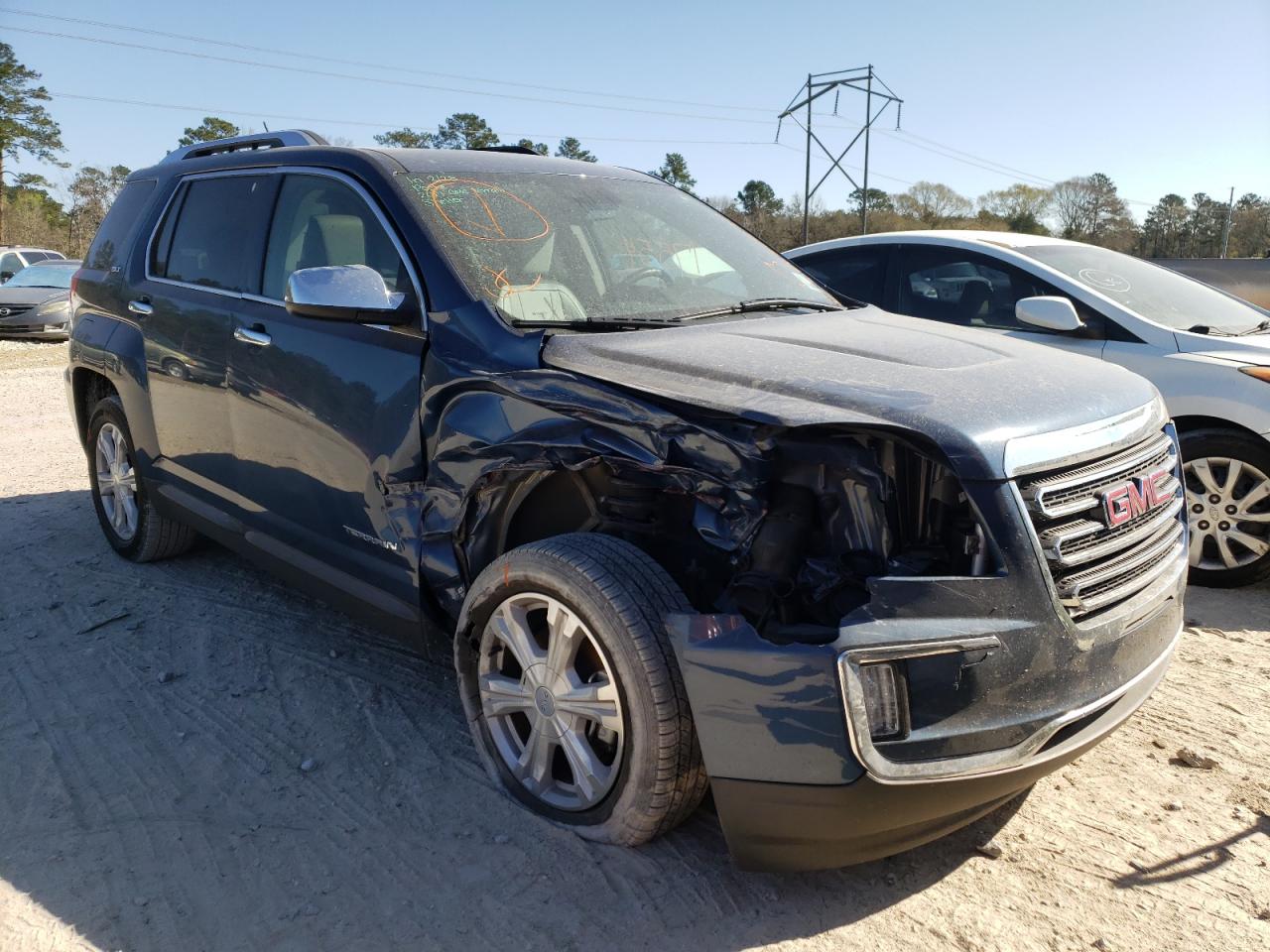 GMC TERRAIN SL 2017 with VIN 2GKFLPE38H6213203 - Photo from auction