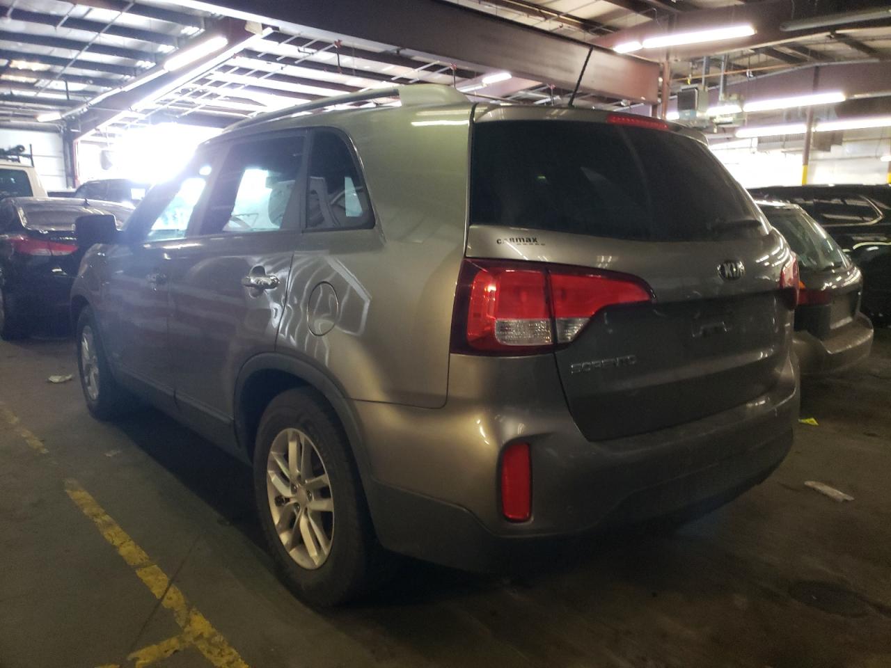 Photo 3 from auction – 2015 KIA SORENTO LX with VIN 5XYKTCA67FG585957
