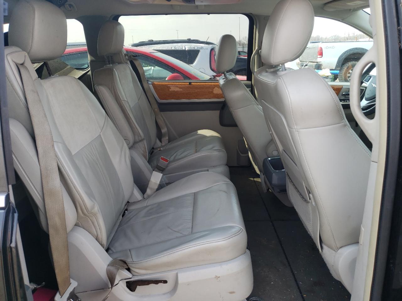 Photo 6 from auction – 2008 CHRYSLER TOWN & COU with VIN 2A8HR64X68R646091