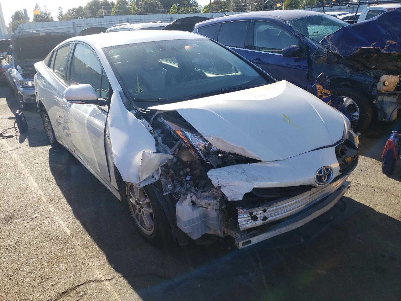 TOYOTA PRIUS 2016 with VIN JTDKARFU9G3011995 - Photo from auction
