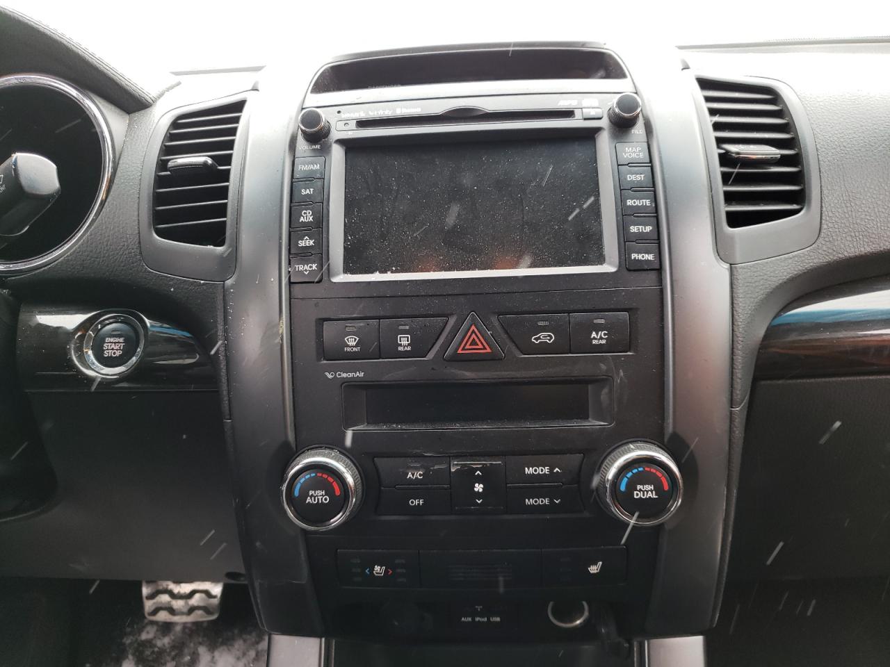 Photo 9 from auction – 2012 KIA SORENTO SX with VIN 5XYKWDA20CG204679