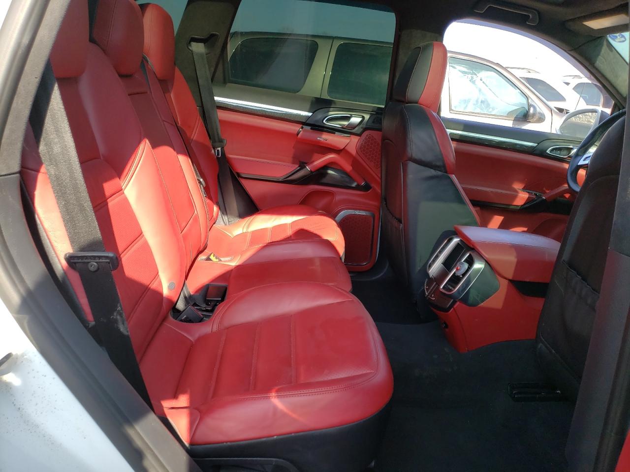 Photo 6 from auction – 2014 PORSCHE CAYENNE TU with VIN WP1AC2A22ELA87508