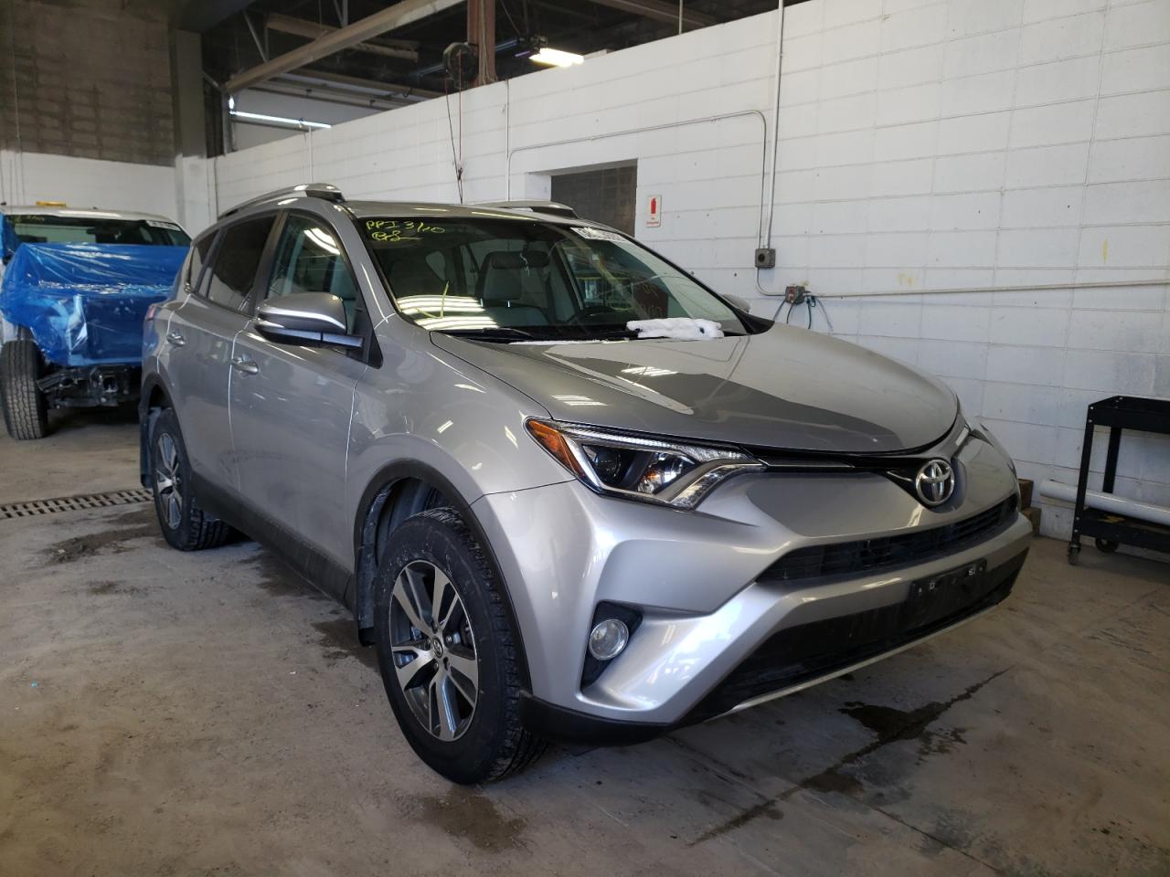 Photo 1 from auction – 2016 TOYOTA RAV4 XLE with VIN 2T3RFREVXGW484019