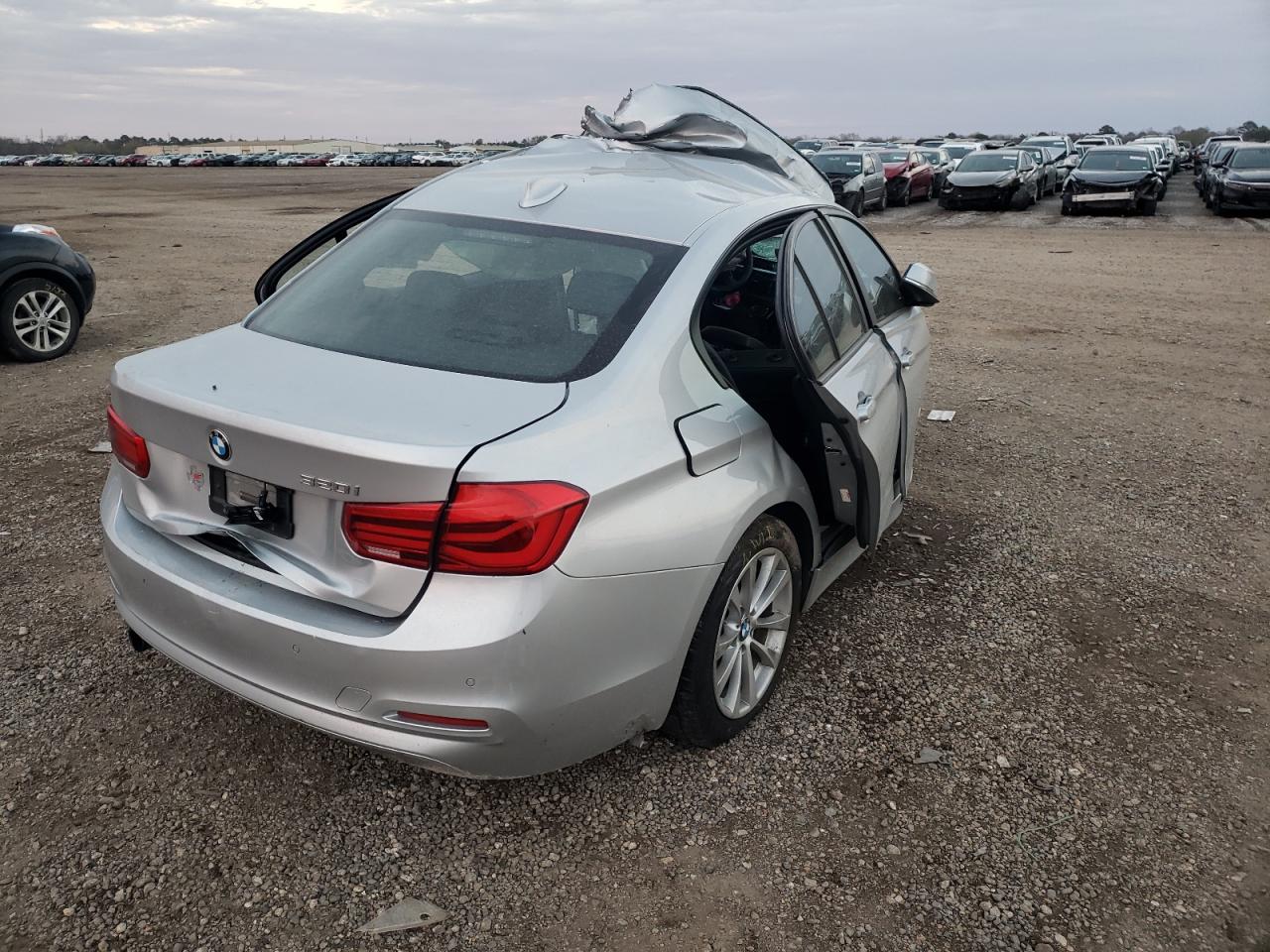 Photo 4 from auction – 2016 BMW 320 I with VIN WBA8E1G51GNT38402