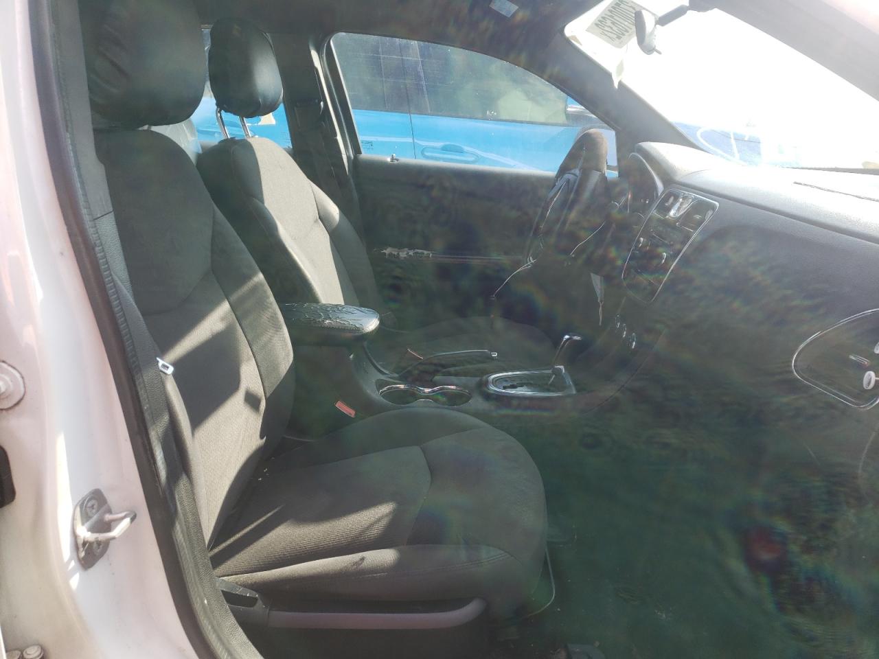 Photo 5 from auction – 2014 CHRYSLER 200 LX with VIN 1C3CCBAB1EN210086