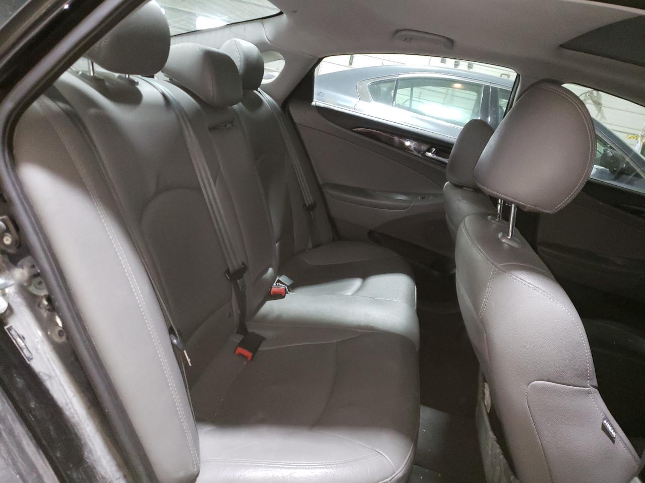 Photo 6 from auction – 2011 HYUNDAI SONATA SE with VIN 5NPEC4AB0BH176069