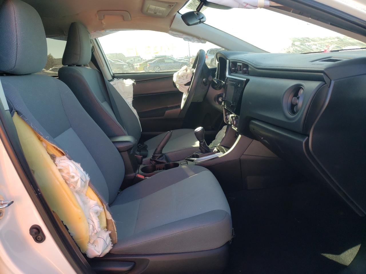 Photo 5 from auction – 2017 TOYOTA COROLLA L with VIN 2T1BURHEXHC955620