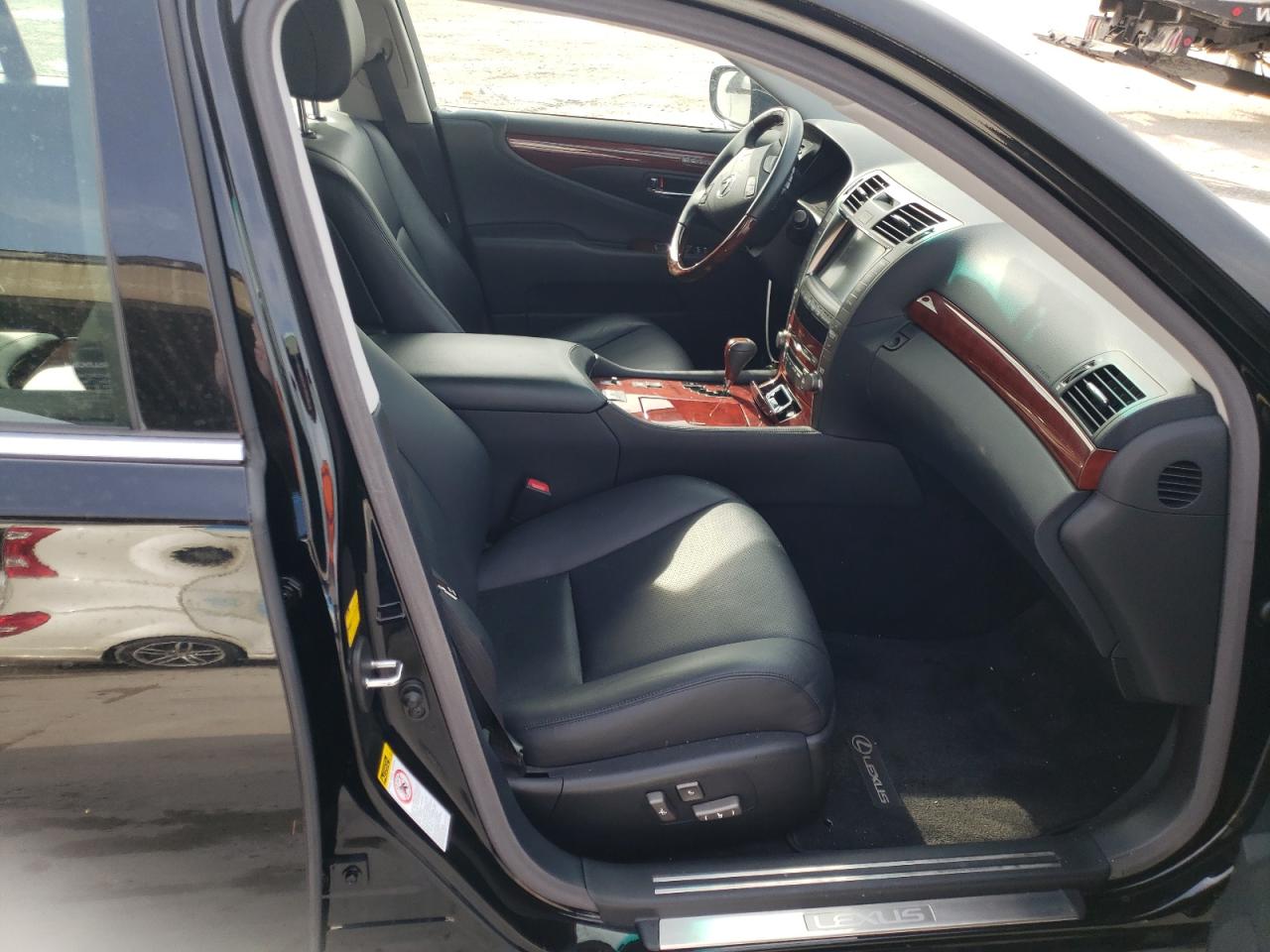 Photo 5 from auction – 2008 LEXUS LS 460 with VIN JTHBL46F785082308