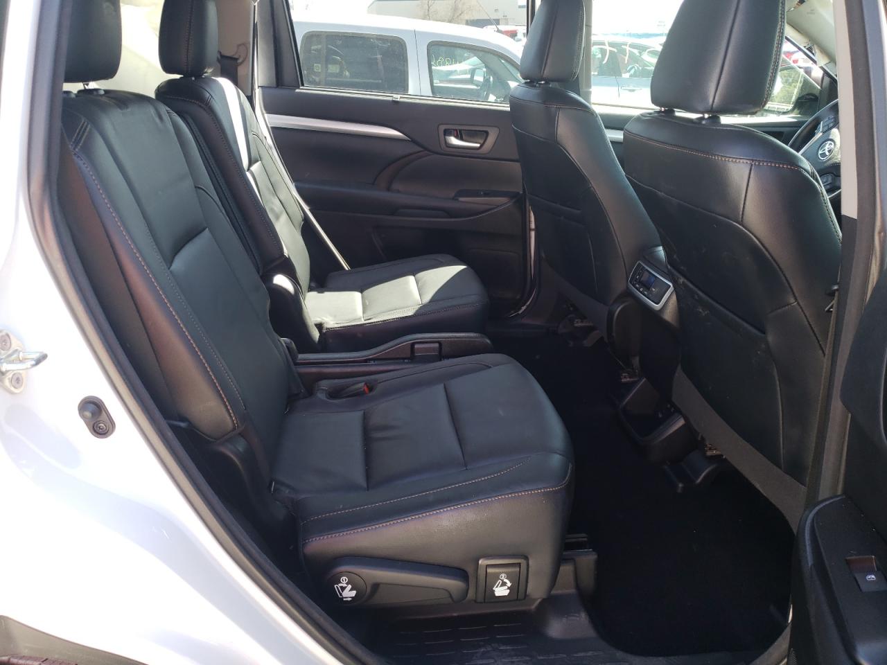 Photo 6 from auction – 2017 TOYOTA HIGHLANDER with VIN 5TDJZRFH1HS519465