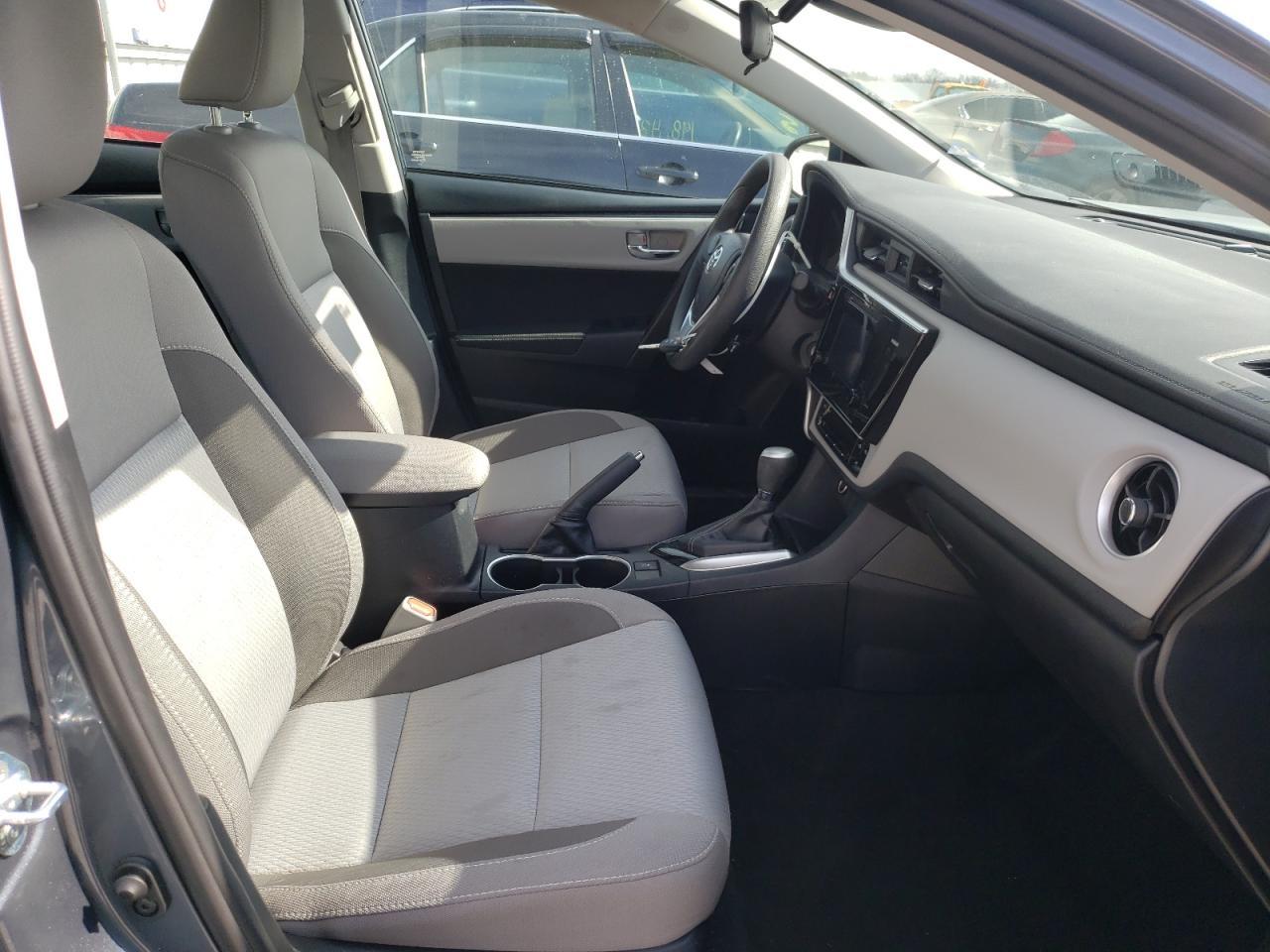 Photo 5 from auction – 2017 TOYOTA COROLLA L with VIN 2T1BURHEXHC958694