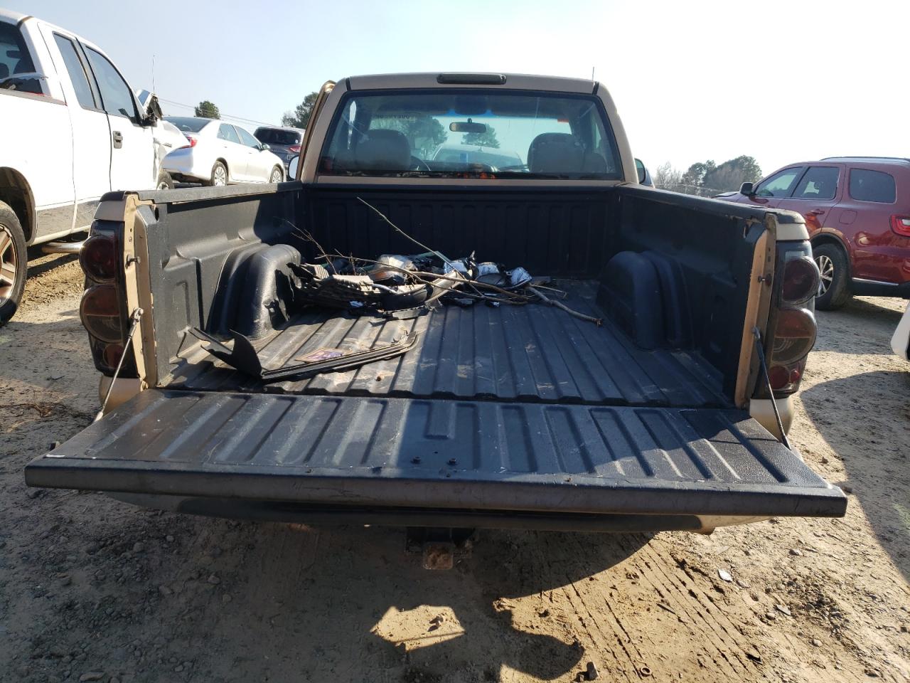 Photo 6 from auction – 2000 CHEVROLET SILVERADO with VIN 1GCEC14W2YZ217042