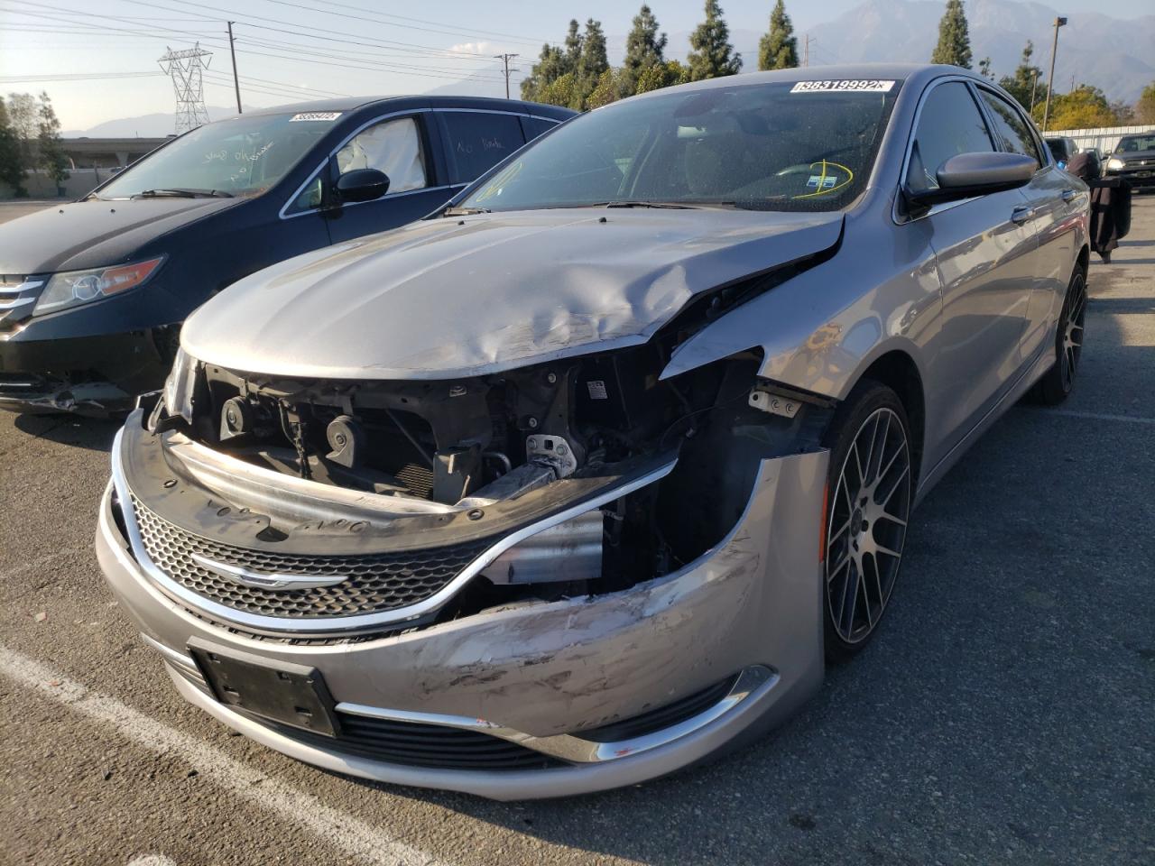 Photo 2 from auction – 2015 CHRYSLER 200 LIMITE with VIN 1C3CCCAB2FN689383