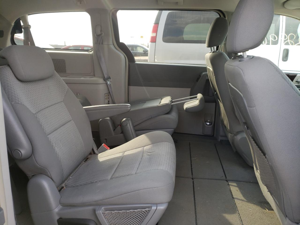 Photo 6 from auction – 2010 CHRYSLER TOWN & COU with VIN 2A4RR5D15AR260571