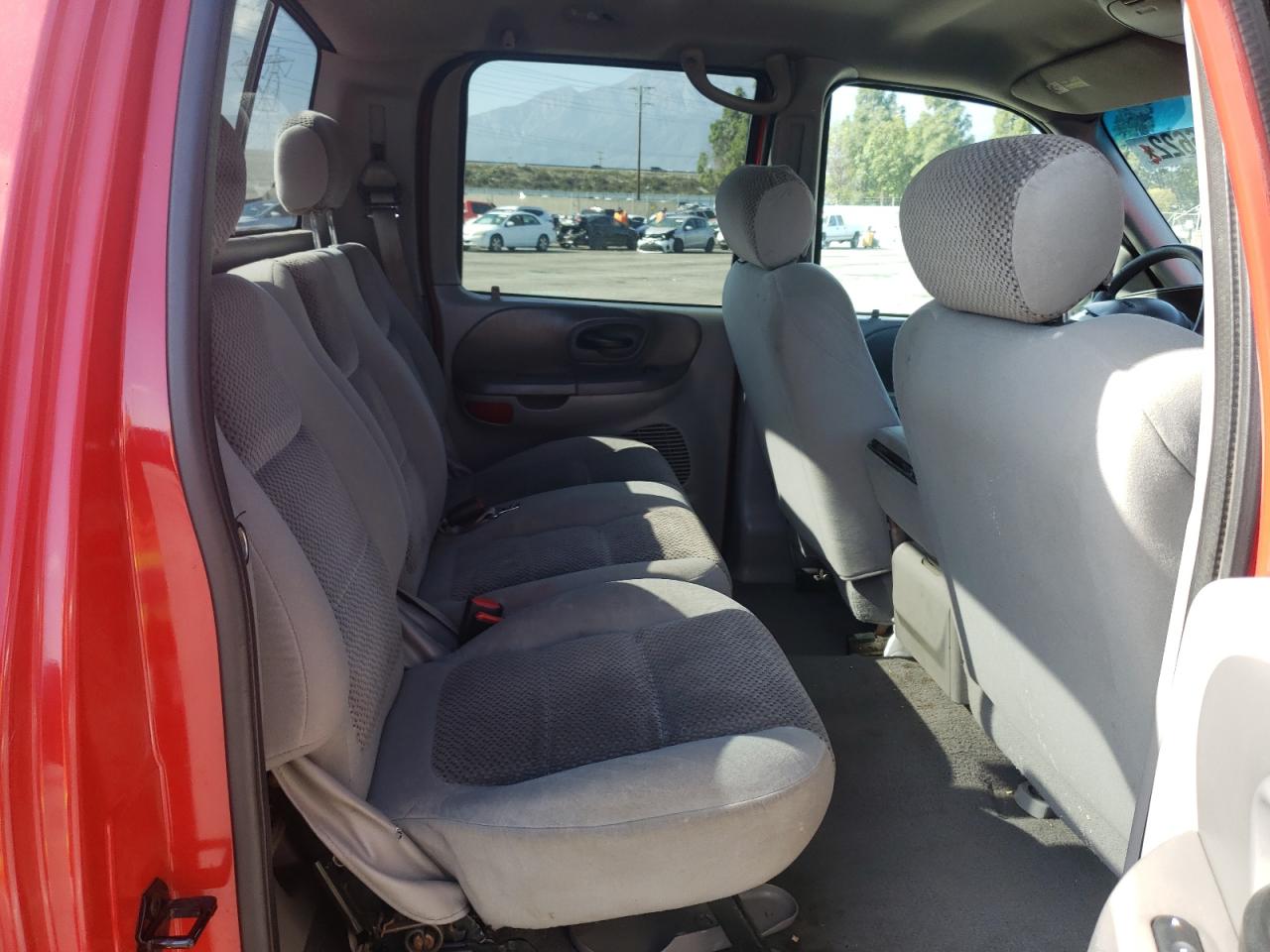 Photo 6 from auction – 2002 FORD F150 SUPER with VIN 1FTRW07L42KD07555