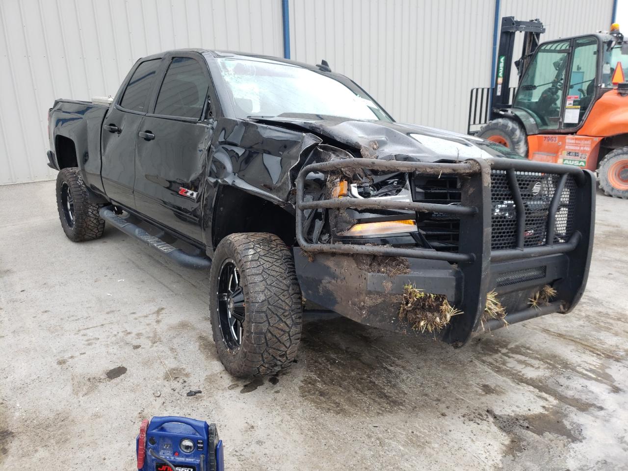 CHEVROLET SILVERADO 2017 with VIN 1GCVKREC6HZ218815 - Photo from auction