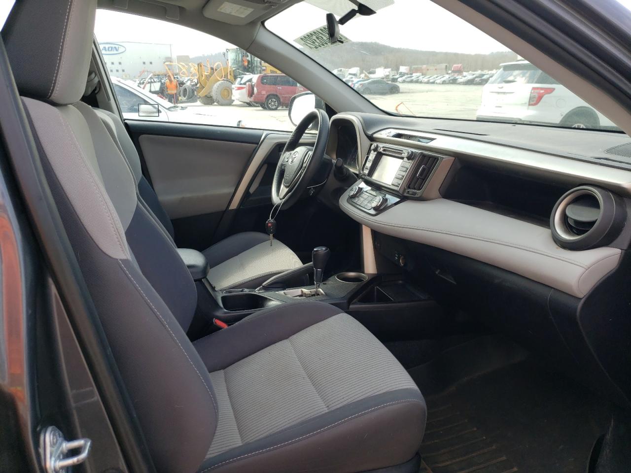Photo 5 from auction – 2014 TOYOTA RAV4 XLE with VIN 2T3RFREV2EW178722