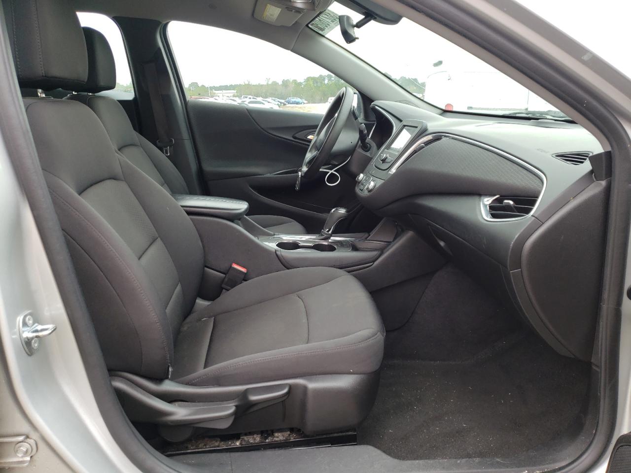 Photo 5 from auction – 2016 CHEVROLET MALIBU LT with VIN 1G1ZE5ST0GF277034