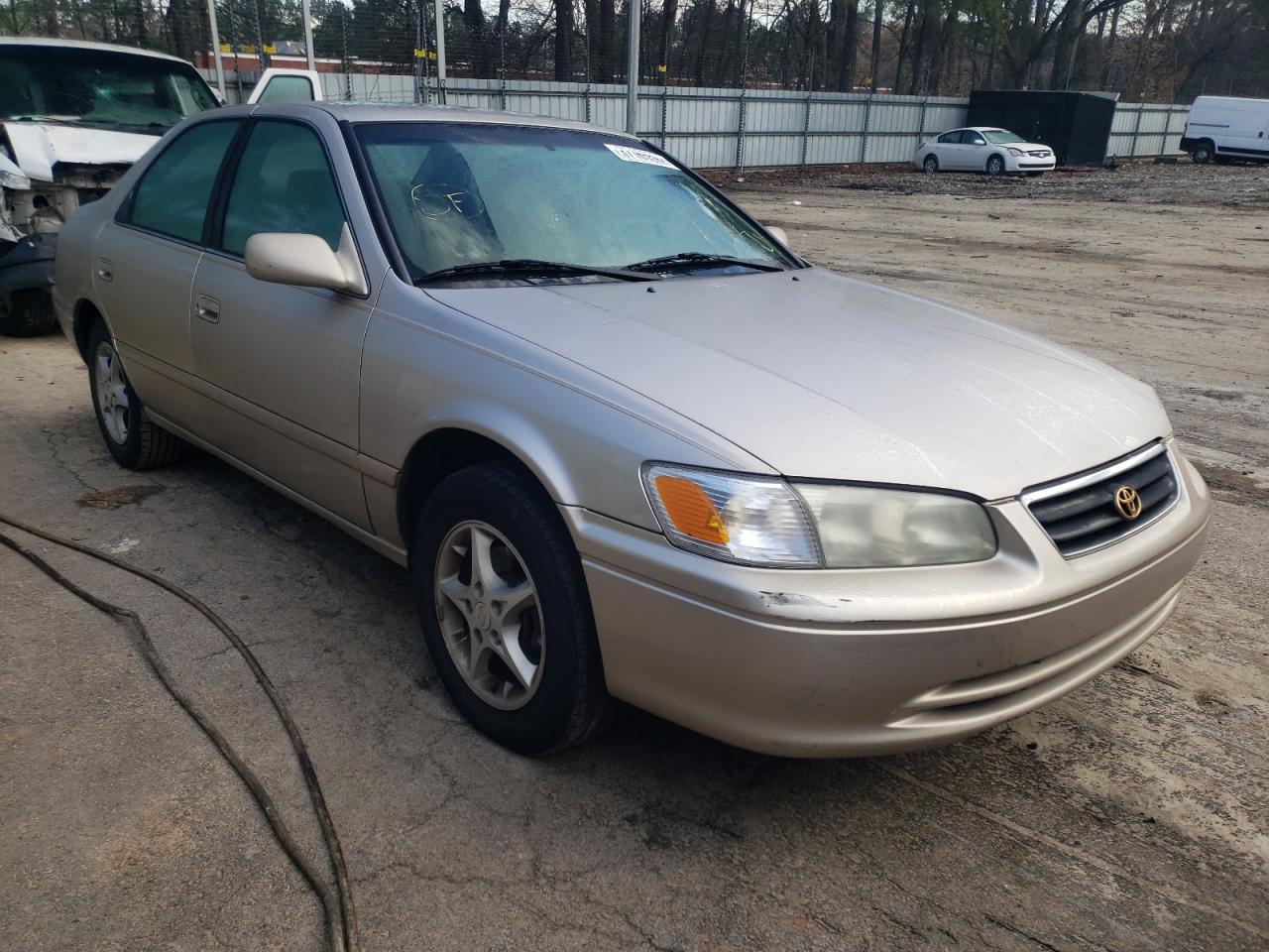 TOYOTA CAMRY CE 2000 with VIN 4T1BG22K8YU748185 - Photo from auction